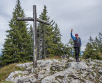 Gipfelkreuz mit Nanuk und Jürgen